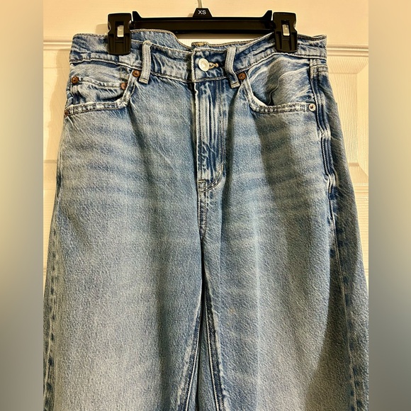 American Eagle: Dreamy Drape Super-High Waisted Wide-Leg Jeans (2 Regular) - Picture 4 of 8